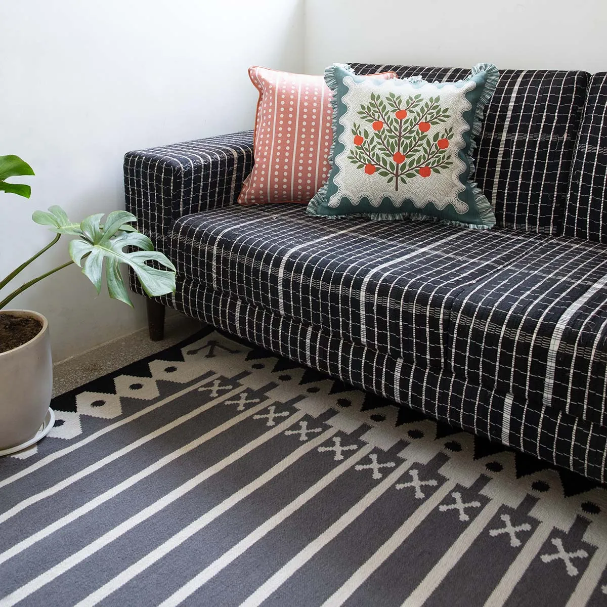 Darjeeling Flatweave Rug - Black