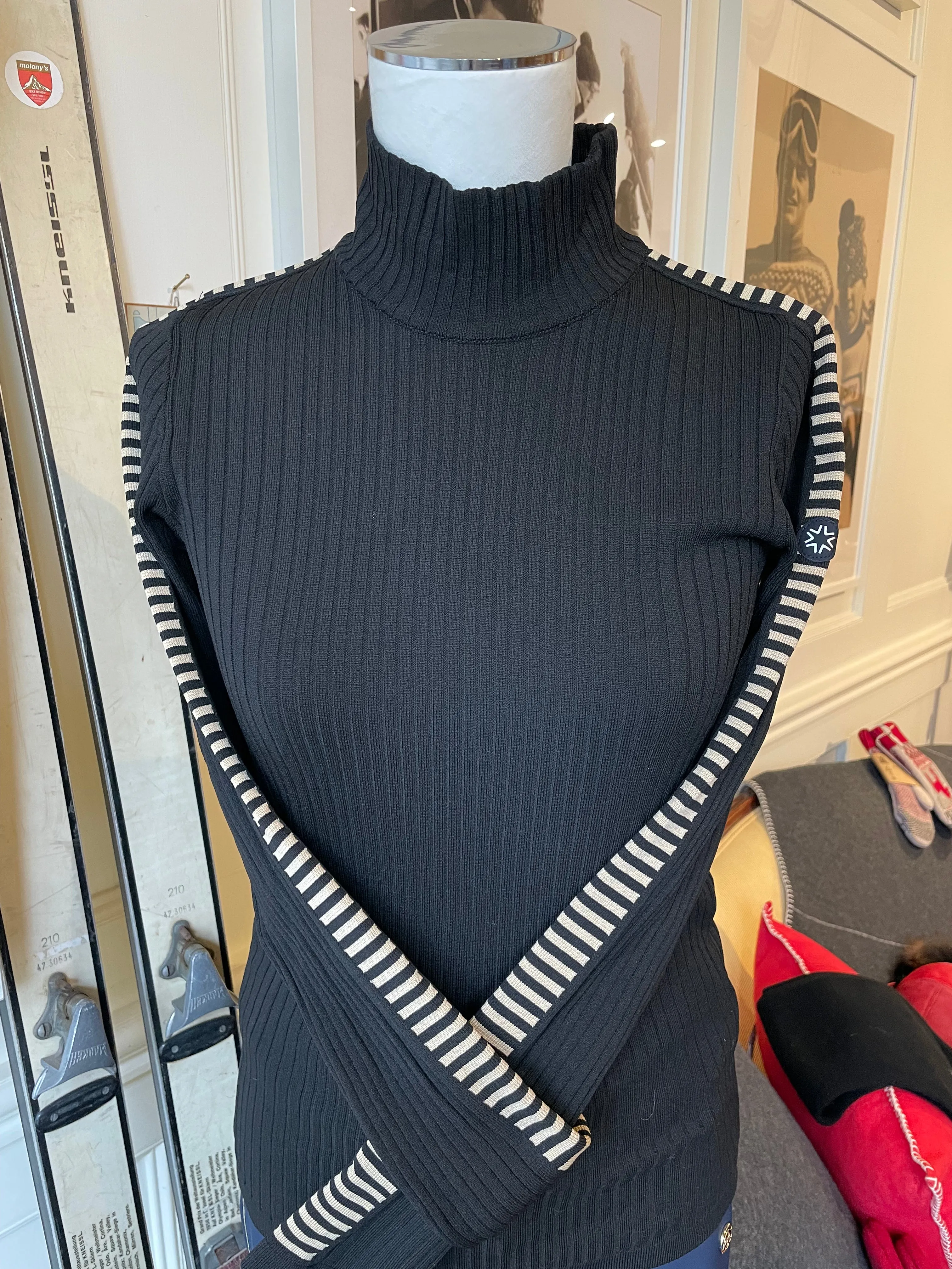 Lady Sleeve Line Sweater