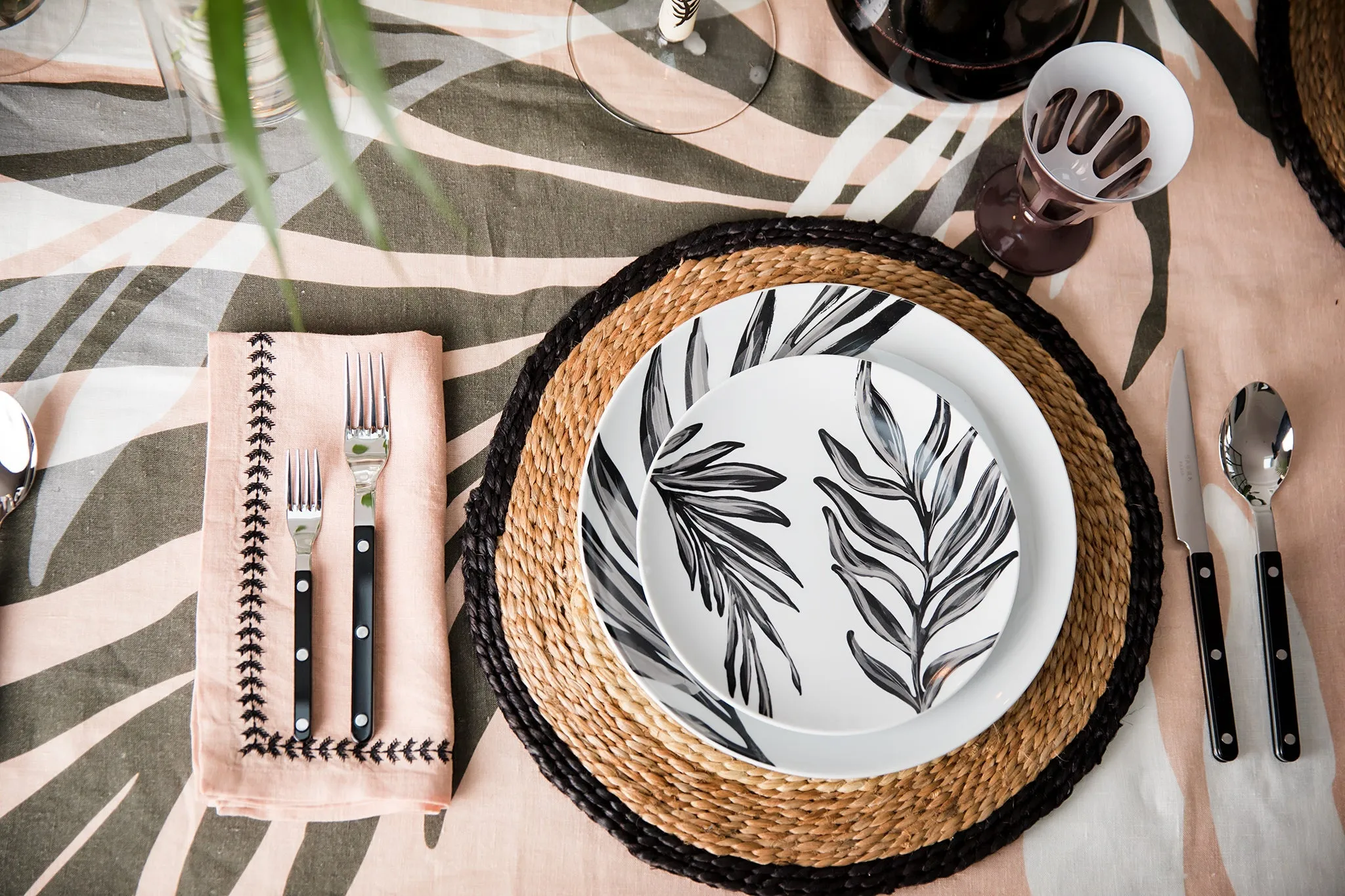 Monochrome Hand-Woven Jute Placemats in Black (Set of 4)